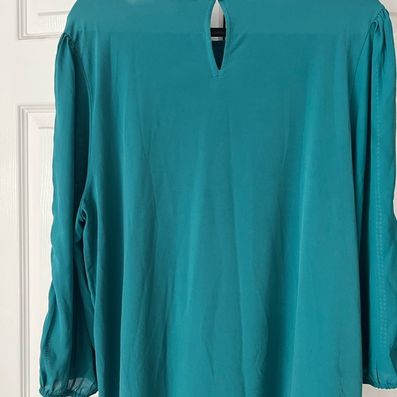 Lot of 3 Ann Taylor Work Blouses, Crème, Black Print and Green Size XL - Picture 14 of 14